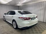 Toyota Camry Luxe 2020 года за 12 800 000 тг. в Алматы – фото 2