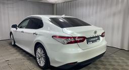 Toyota Camry Luxe 2020 года за 12 800 000 тг. в Алматы – фото 2