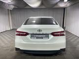 Toyota Camry Luxe 2020 года за 12 800 000 тг. в Алматы – фото 4