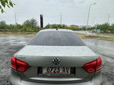 Volkswagen Passat 2013 года за 4 000 000 тг. в Атырау – фото 4