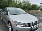 Volkswagen Passat 2013 года за 4 000 000 тг. в Атырау – фото 2