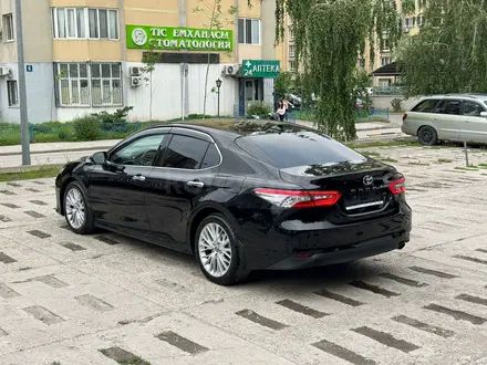 Toyota Camry 2018 года за 13 500 000 тг. в Алматы – фото 4