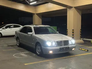 Mercedes-Benz E 320