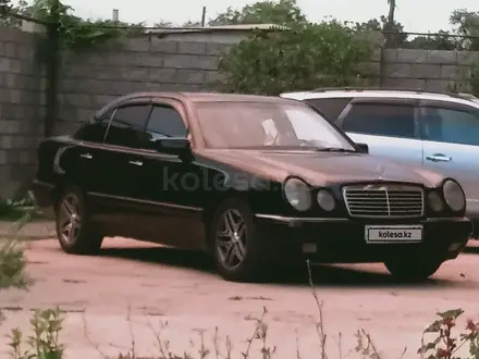 Mercedes-Benz E 240 1999 года за 2 600 000 тг. в Тараз – фото 17