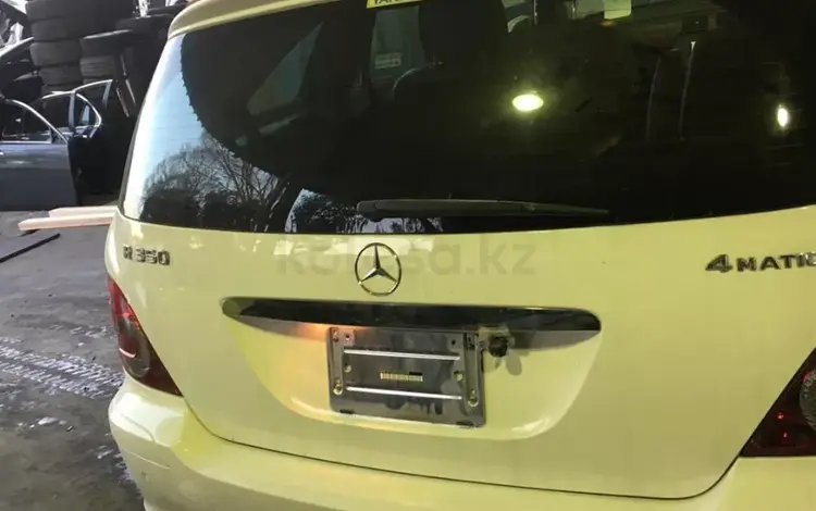 Дверь багажника на Мерседес R class W 251 за 1 000 тг. в Алматы