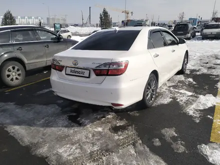 Toyota Camry 2015 года за 10 600 000 тг. в Алматы – фото 2