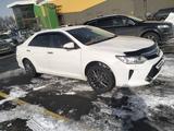 Toyota Camry 2015 года за 10 600 000 тг. в Алматы – фото 4