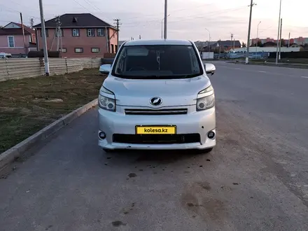 Toyota Voxy 2007 года за 6 700 000 тг. в Астана