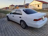 Toyota Camry 1997 года за 3 500 000 тг. в Актобе – фото 5