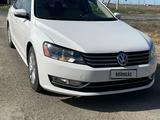 Volkswagen Passat 2014 годаfor5 500 000 тг. в Атырау