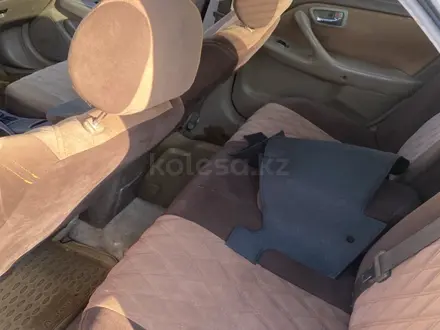Toyota Camry 2000 года за 1 400 000 тг. в Алматы – фото 4