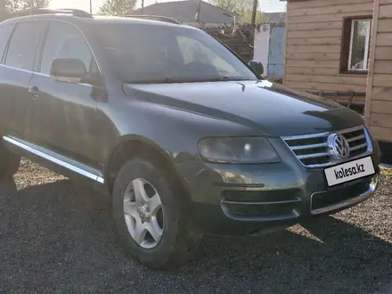 Volkswagen Touareg 2006 года за 4 100 000 тг. в Караганда – фото 2