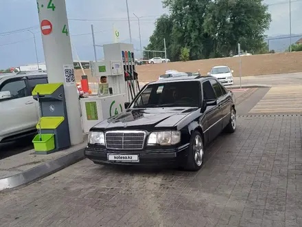 Mercedes-Benz E 280 1995 года за 2 800 000 тг. в Алматы