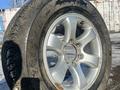 R 17 диск тойота с новой резиной 265-65-17 Bridgestone.үшін95 000 тг. в Алматы