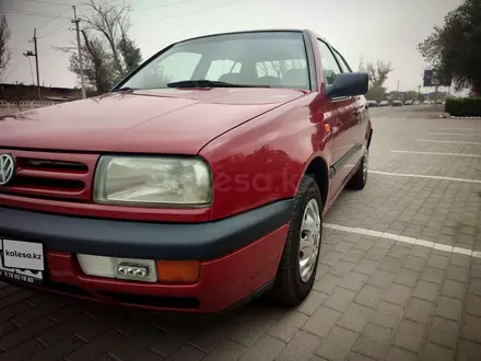 Volkswagen Vento 1995 года за 1 600 000 тг. в Алматы – фото 2