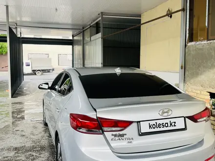 Hyundai Elantra 2018 года за 7 400 000 тг. в Шымкент – фото 5