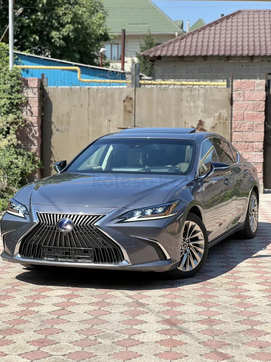 Lexus ES 250 2019 г.