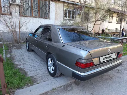 Mercedes-Benz E 220 1992 года за 2 350 000 тг. в Шымкент – фото 6