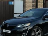 Toyota Camry 2013 года за 7 600 000 тг. в Актобе – фото 3