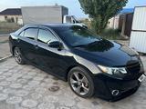 Toyota Camry 2013 года за 7 600 000 тг. в Актобе – фото 4