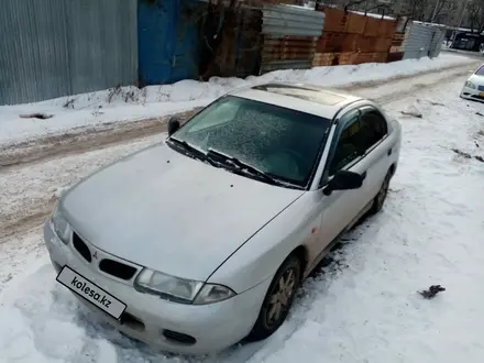 Mitsubishi Carisma 1996 года за 1 400 000 тг. в Астана – фото 2