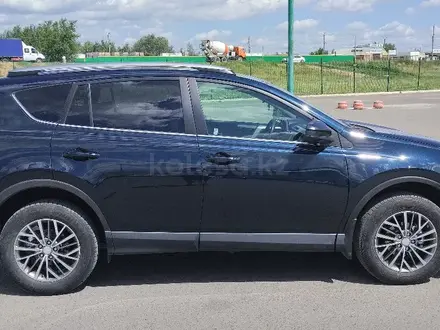 Toyota RAV4 2018 года за 8 500 000 тг. в Уральск – фото 5