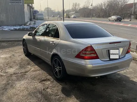 Mercedes-Benz C 200 2000 года за 2 750 000 тг. в Алматы – фото 4