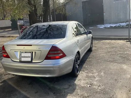 Mercedes-Benz C 200 2000 года за 2 750 000 тг. в Алматы – фото 2