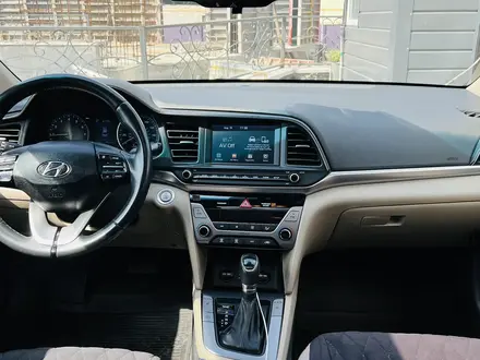 Hyundai Elantra 2019 года за 7 700 000 тг. в Алматы – фото 15