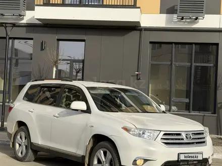 Toyota Highlander 2012 года за 13 000 000 тг. в Атырау – фото 3
