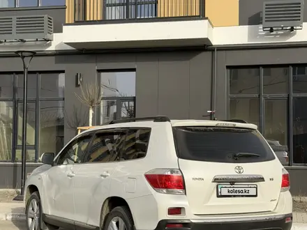 Toyota Highlander 2012 года за 13 000 000 тг. в Атырау – фото 4