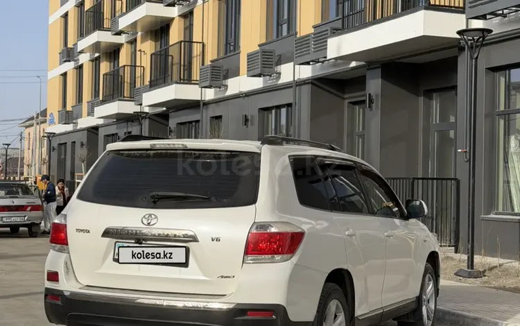 Toyota Highlander 2012 года за 13 000 000 тг. в Атырау