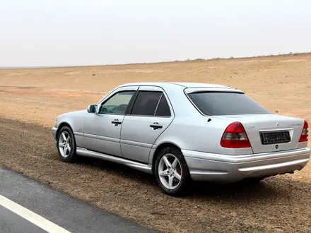 Mercedes-Benz C 220 1996 года за 3 300 000 тг. в Жанаозен – фото 2