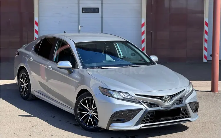 Toyota Camry 2021 года за 11 000 000 тг. в Уральск