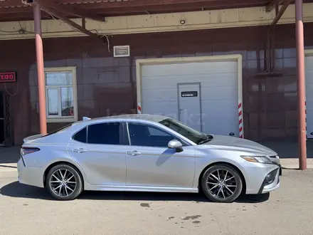Toyota Camry 2021 года за 11 000 000 тг. в Уральск – фото 7