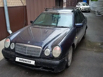 Mercedes-Benz E 200 1995 года за 1 250 000 тг. в Караганда – фото 2