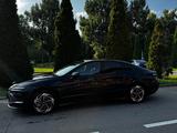 Hyundai Sonata 2023 года за 14 800 000 тг. в Алматы – фото 3