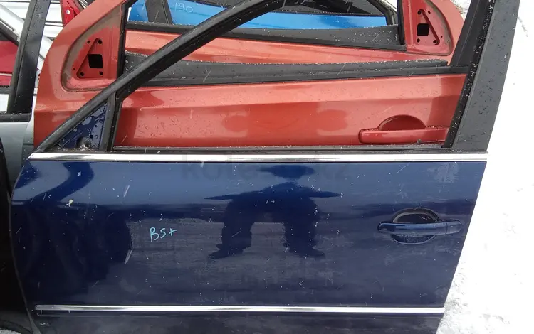 Дверь передняя левая Volkswagen Passat B5 + за 40 000 тг. в Усть-Каменогорск
