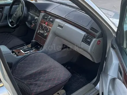 Mercedes-Benz E 220 1996 года за 2 800 000 тг. в Туркестан – фото 10