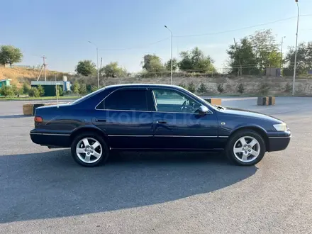 Toyota Camry 1998 года за 4 000 000 тг. в Шымкент – фото 26