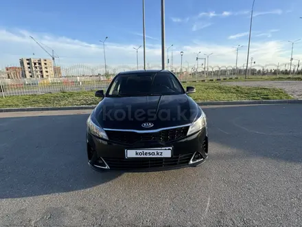 Kia Rio 2021 года за 7 600 000 тг. в Семей – фото 2