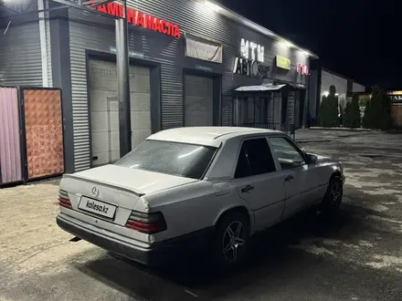 Mercedes-Benz E 220 1993 года за 730 000 тг. в Талдыкорган – фото 8