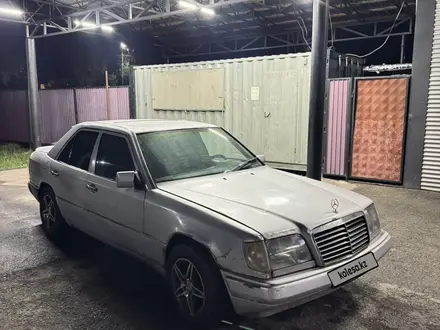 Mercedes-Benz E 220 1993 года за 730 000 тг. в Талдыкорган – фото 7