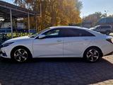 Hyundai Elantra 2022 года за 10 800 000 тг. в Алматы – фото 2