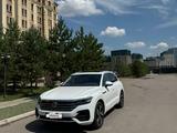 Volkswagen Touareg 2018 годаfor28 500 000 тг. в Астана – фото 2