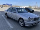 Mercedes-Benz E 320 1998 года за 2 700 000 тг. в Актобе – фото 3