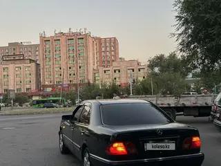 Mercedes-Benz E 230