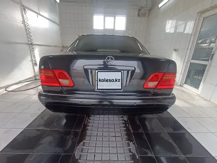 Mercedes-Benz E 320 1999 года за 3 100 000 тг. в Атырау – фото 8