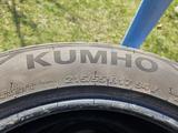 Шины комплект 215 55 17 Kumho за 150 000 тг. в Алматы