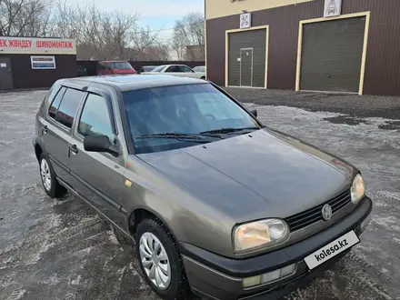 Volkswagen Golf 1993 года за 1 600 000 тг. в Сарань – фото 2